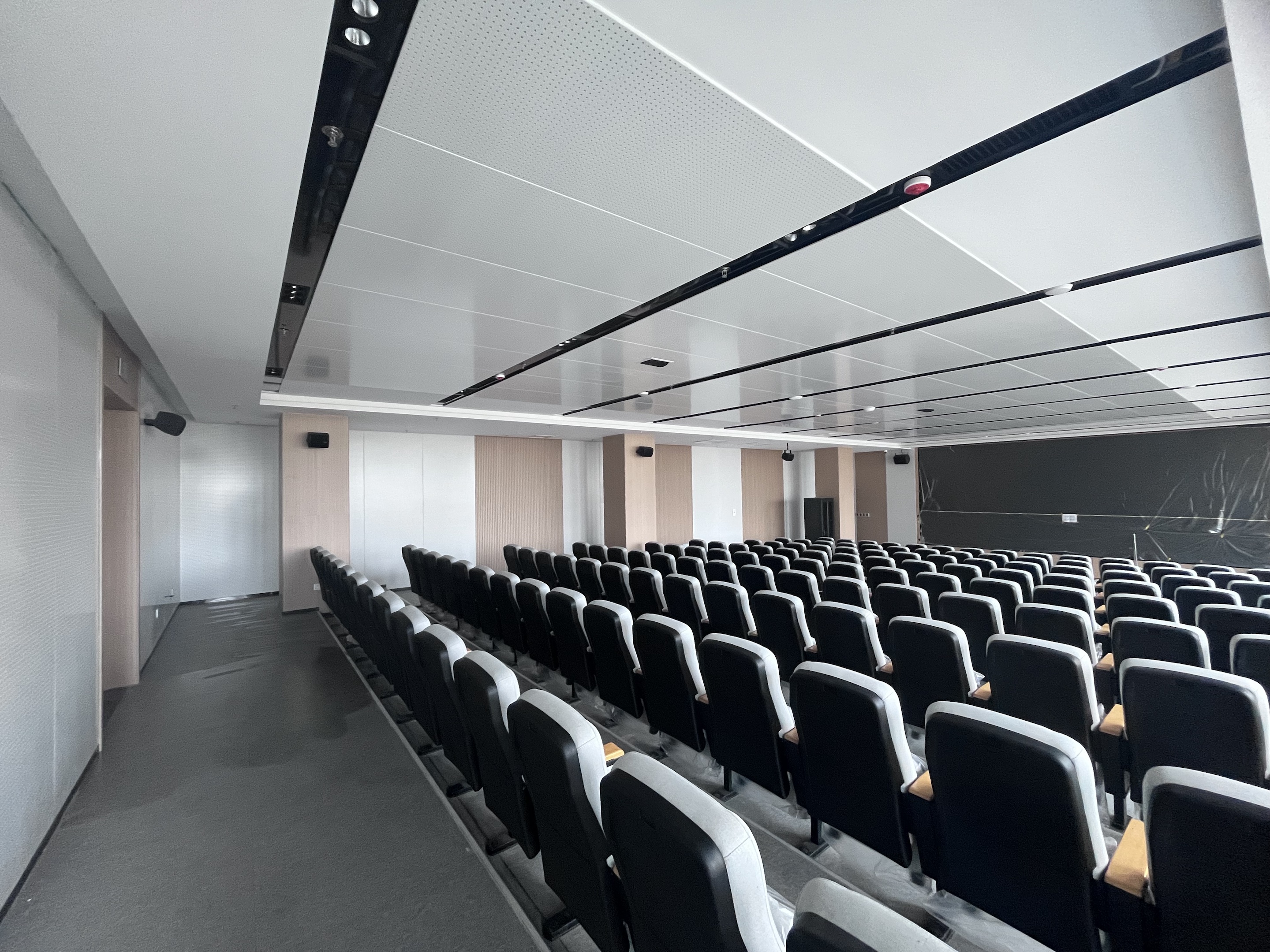 255d3f3f-85a4-47d6-b96d-a284f6d63542